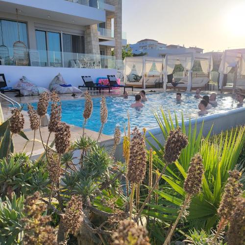 La alberca dentro o cerca de Made of Blue luxury suites collection