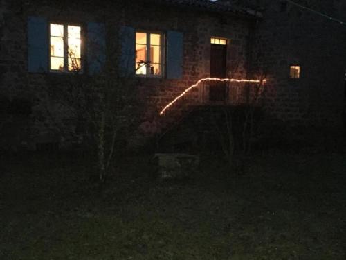 Κήπος έξω από το Gîte charmant avec cheminée et jardin à Marlhes, proche commodités et sentiers de randonnée - FR-1-496-55