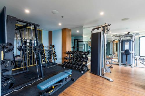 Fitness centrum a/nebo fitness zařízení v ubytování Fleur de Lys Hotel Quy Nhon