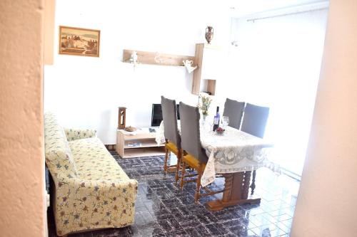 Gallery image of 2 bedrooms appartement at Slatine 250 m away from the beach with enclosed garden and wifi in Slatine