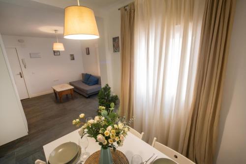 Holidays2Malaga Alta City center Renovated 2 bedrooms apartment WiFi