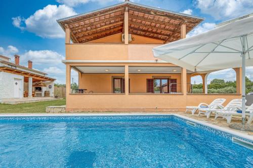 Emanuela with Private Pool – Photos 4