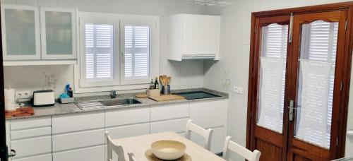A kitchen or kitchenette at Villa Son Serra
