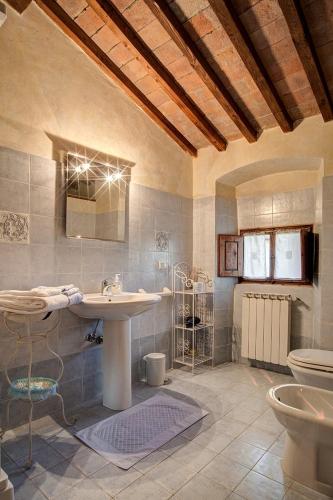 a bathroom with a sink and a toilet at Villa Medicea Lo Sprocco in Scarperia