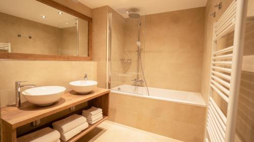 Koupelna v ubytování Hotel Savoy Špindlerův Mlýn