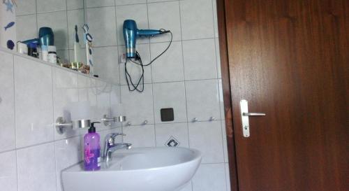 Bilik mandi di Ferienwohnung-Alb