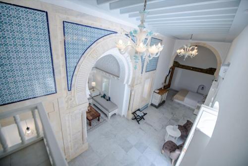 an overhead view of a living room with a chandelier at Dar Benti in Monastir