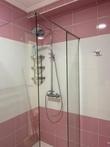 Ванна кімната в Sina Apartments