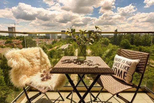 COLORFUL FUSION - Modern 1BR near Romexpo Center