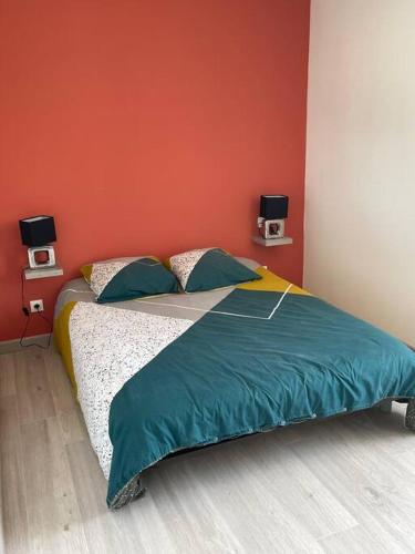 Postel nebo postele na pokoji v ubytování Gîte à la campagne 6-8 personnes