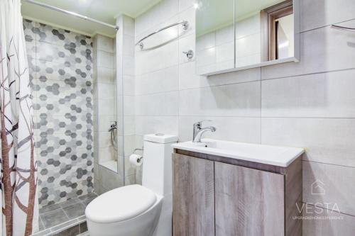 Koupelna v ubytování Dahlia City Loft-Apartment, Vesta Philoxenia
