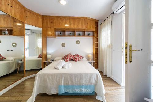 A bed or beds in a room at HH Casa Chica