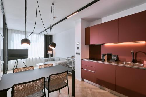 Kuchyň nebo kuchyňský kout v ubytování NEU RESIDENCES smart stay