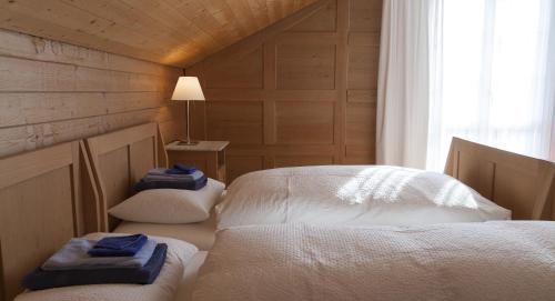 Ένα ή περισσότερα κρεβάτια σε δωμάτιο στο Bio Garni Möschberg