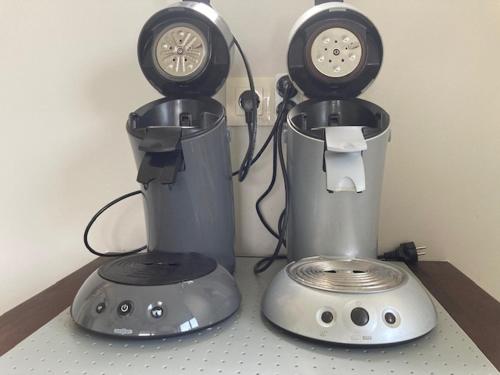 a blender and a clock on top of a counter at Joff in Budingen