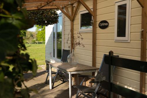 a table and chairs on a patio with a building at Chalet Regge in Giethmen
