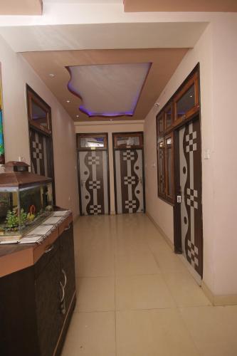 a hallway with a fish tank in a room at Hotel G M FORUM in Kānpur