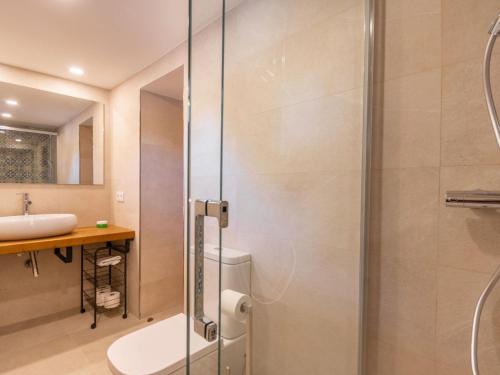 Ένα μπάνιο στο Holiday Home Can Amagat by Interhome