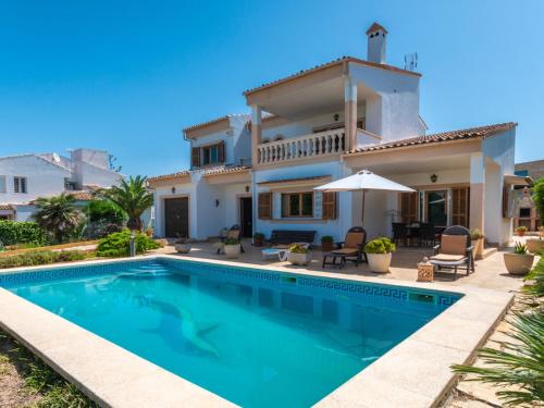 Kolam renang di atau dekat dengan Holiday Home Cap Blanc by Interhome