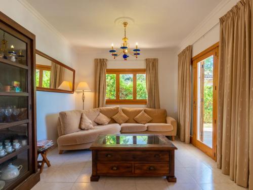 Ruang duduk di Holiday Home Cap Blanc by Interhome