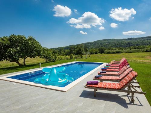 Bazén v ubytovaní Holiday Home Villa Helena by Interhome alebo v jeho blízkosti
