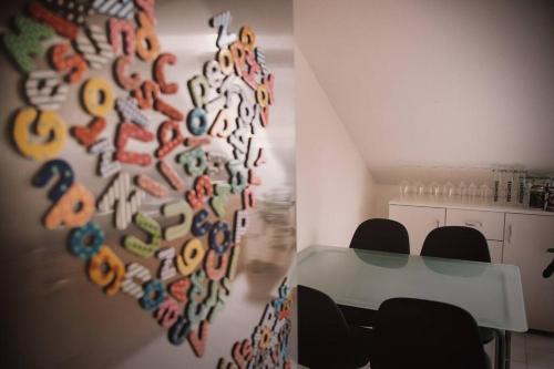 a meeting room with a wall covered in colorful buttons at Tolle Wohnung in zentraler Lage in Neu-Ulm in Neu Ulm