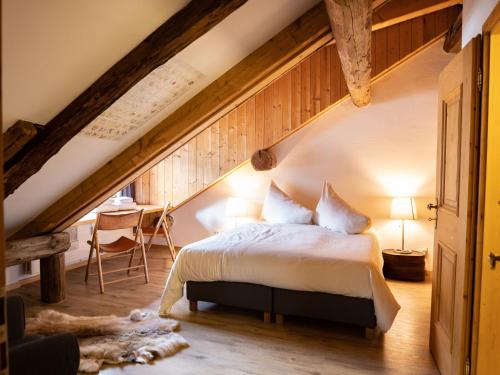 um quarto com uma cama grande num sótão em Apartment Chesa Olgiati by Interhome em Celerina