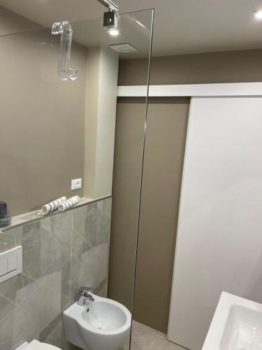 a bathroom with a sink and a toilet and a mirror at Au Mà in Monterosso al Mare