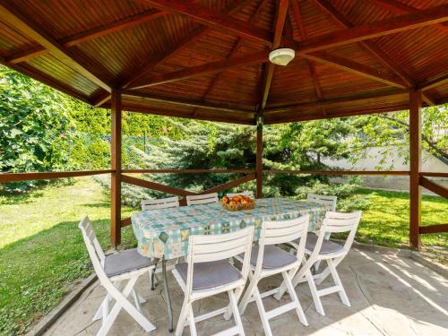 Vonkajšia záhrada v ubytovaní Apartment Küsz by Interhome
