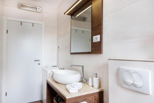 Ένα μπάνιο στο Superior Apartment Sincic