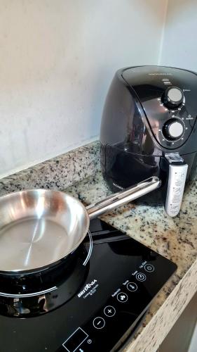 a toaster sitting on top of a kitchen counter at Flat Tabatinga Nord, vista para o mar in Conde