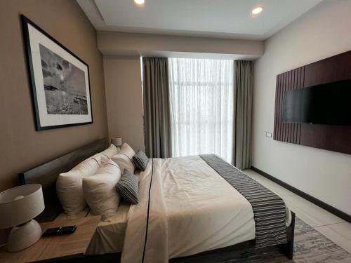 Una cama o camas en una habitación de DREAMFIELD NEST at SKYNEST APARTMENTS