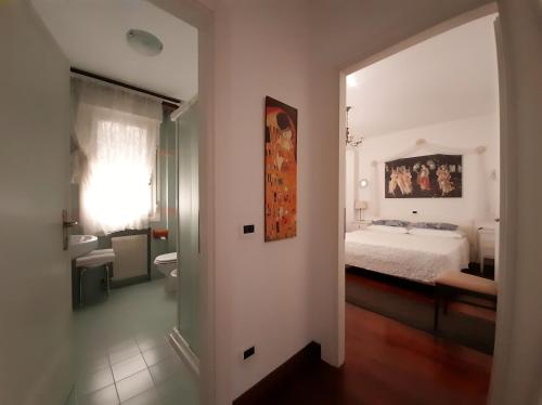a bedroom with a bed and a painting on the wall at Luxury House B&B in Bassano del Grappa