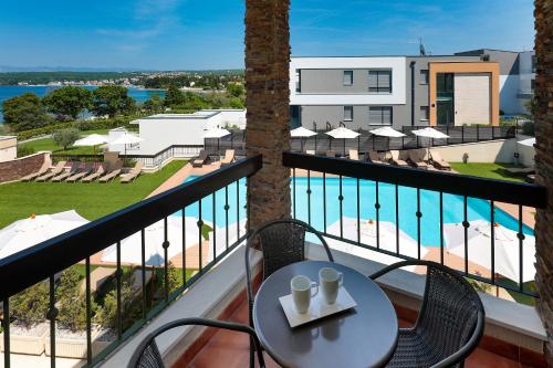 Piscine de l'établissement Blue Waves Resort ou située à proximité