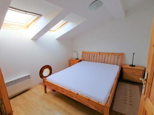 Postel nebo postele na pokoji v ubytování Pod střechou