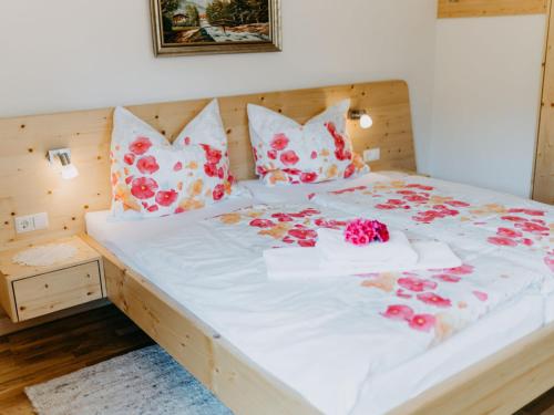 a bedroom with a bed with flowers on it at Apartment Ferienglück by Interhome in Arriach