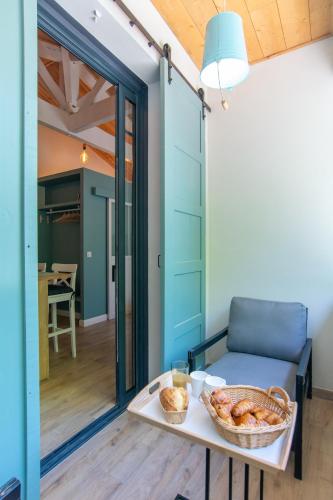 a room with a table with bread on it at Welcôm Apparts-chic et intimiste-100m du Port in La Teste-de-Buch