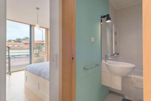 Et badeværelse på Between River and Sea Porto Apartment