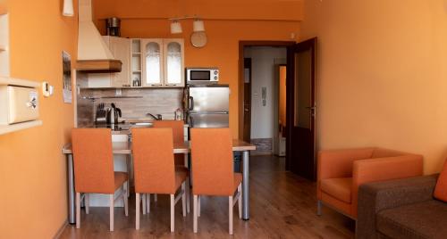 Kuchyňa alebo kuchynka v ubytovaní Apartmán Vysoké Tatry Lomnica A4/2