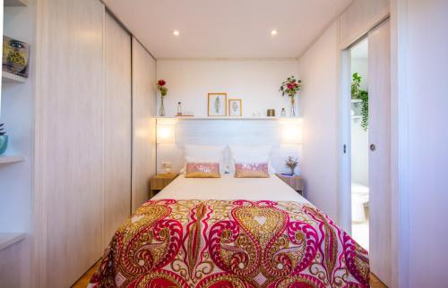 Een bed of bedden in een kamer bij Casara Seis o Casara Siete - Tu casa a 100m de la playa de Zahora