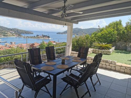 Gallery image of Luxury apartment Prestige Villa Bellevue in Vis