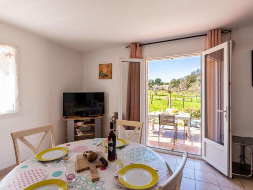 Villa Les Rosiers by Interhome