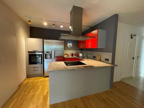 Virtuvė arba virtuvėlė apgyvendinimo įstaigoje Apartment Areitblick by Interhome