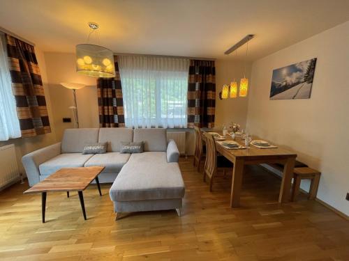 O zonă de relaxare la Apartment Areitblick by Interhome