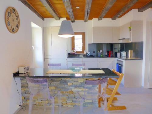 Kuchyň nebo kuchyňský kout v ubytování Apartment Tilleul by Interhome