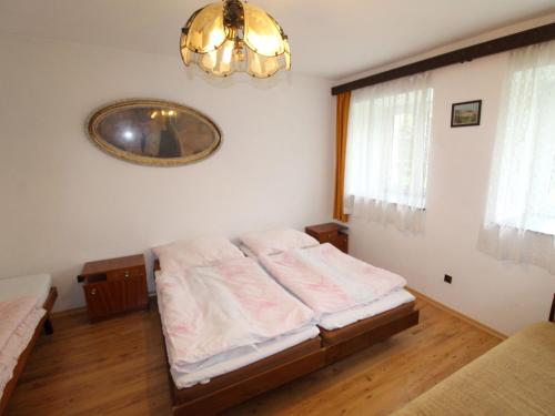 Postel nebo postele na pokoji v ubytování Holiday Home Vlhlavy u Hluboké by Interhome