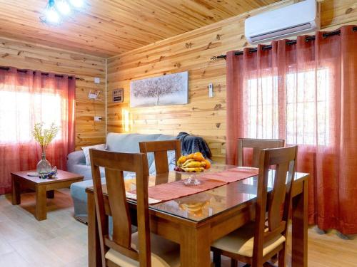 Un comedor con una mesa y sillas y un sofá. en Holiday Home La Pedriza by Interhome, en Zambra