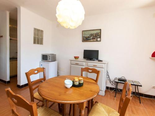 Kuchyňa alebo kuchynka v ubytovaní Apartment Les Cigales by Interhome