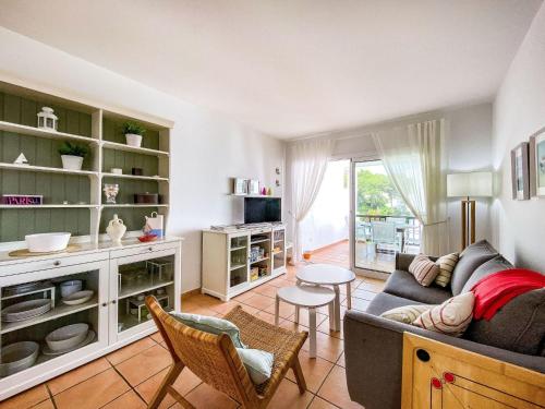Televízia a/alebo spoločenská miestnosť v ubytovaní Apartment Golf Royal Omega by Interhome