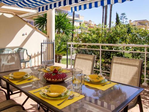 Apartment Los Aticos by Interhome
